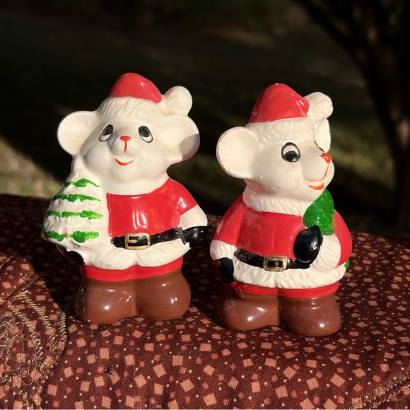 2 sets of holiday/Christmas/Santa Claus MCM salt and pepper shakers - Picture 2 of 4
